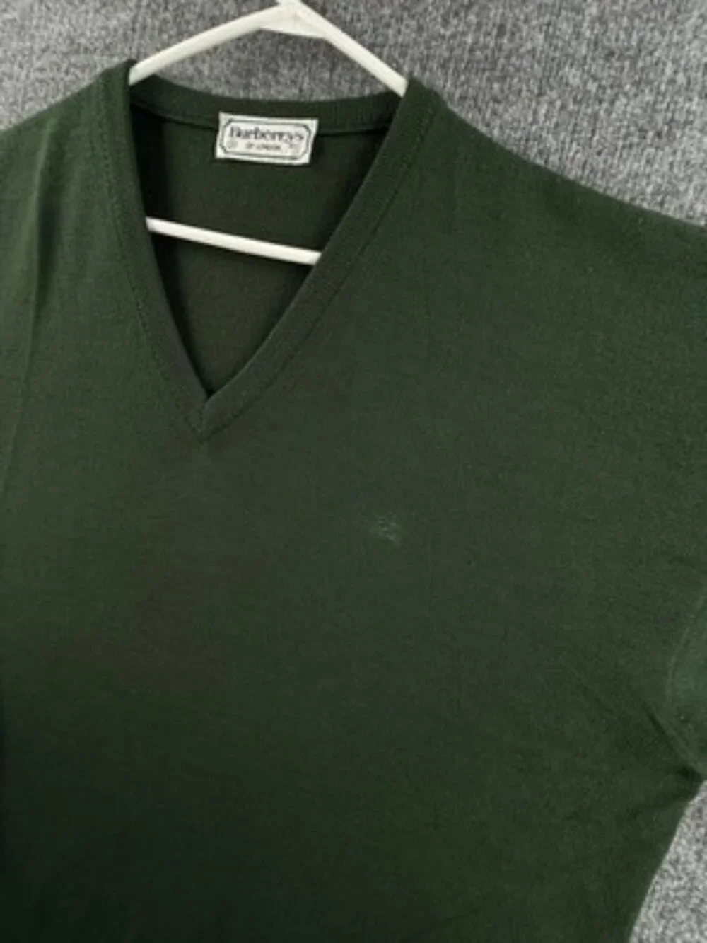 Burberry Long Sleeve Pullover V-Neck Green 9 Mens Logo Sweater Solid Knit Adult